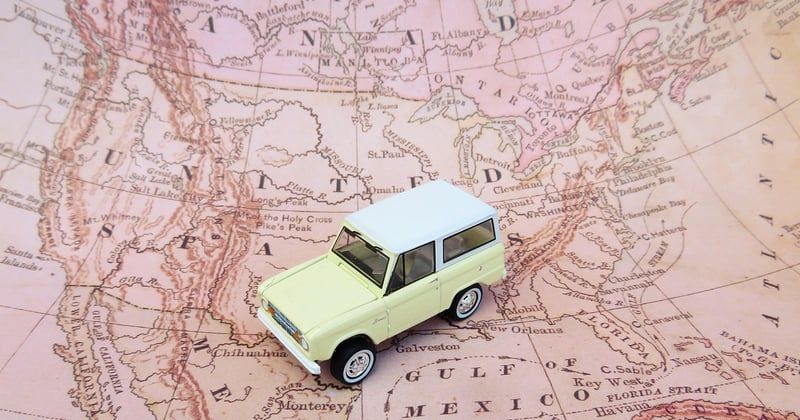 Préparer son voyage par le parrainage, de la carte bancaire à la voiture de location