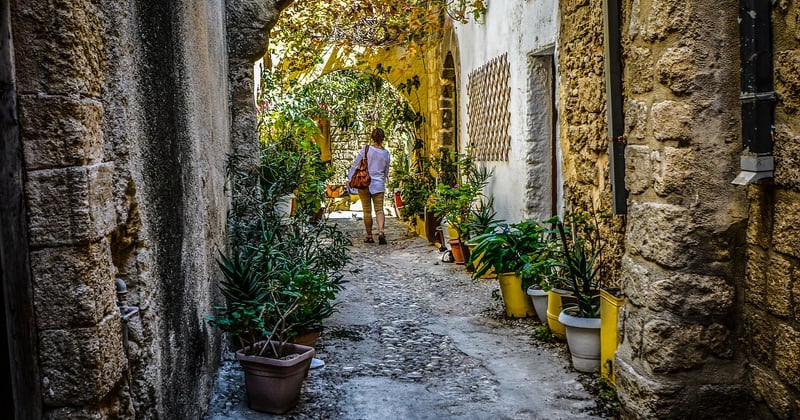 Voyager seule en France : 10 conseils sécurité pour un voyage serein
