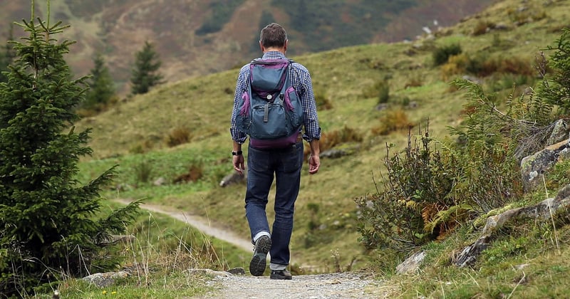 Randonnée en montagne pour débutants : le guide complet pour se lancer sereinement