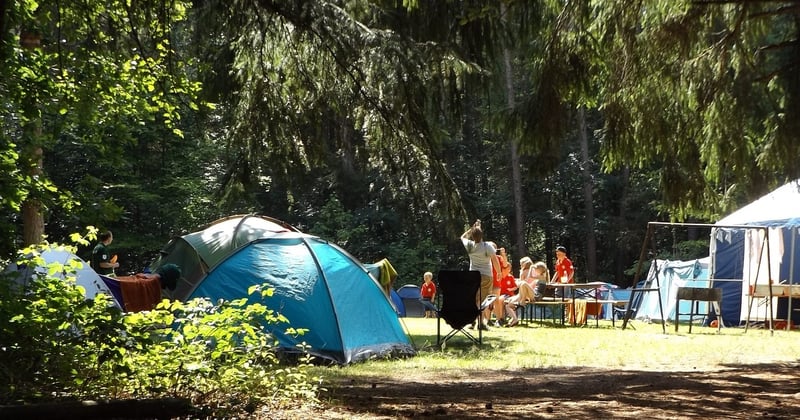 Camping en famille : astuces et jeux pour enfants qui changent tout