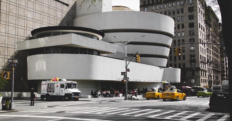 Architecture moderne et street art en ville : le duo qui transforme nos rues