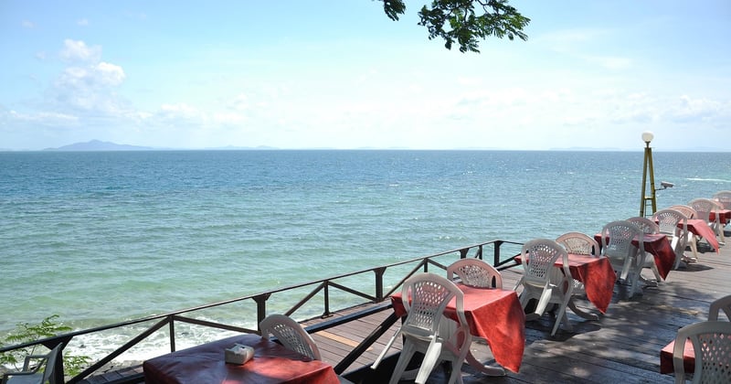 Dîner romantique avec vue sur la mer : nos adresses pour un moment inoubliable